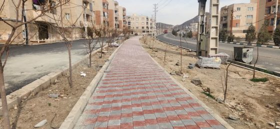 سنگ‌فرش معابر مجتمع نوید ایرانیان در فاز۴شهرک امید درحال اجراست